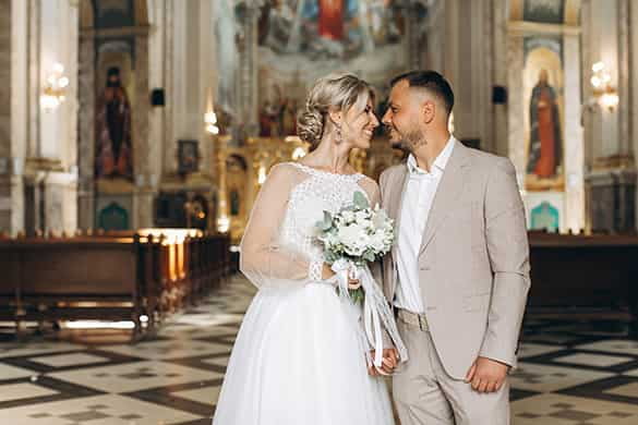 we offer lincoln charter buses for all wedding types